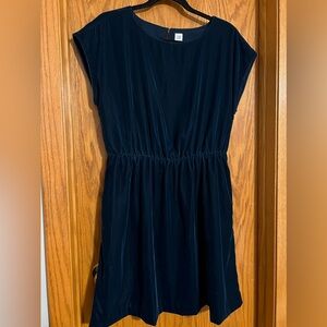 GAP navy size medium fully lined velvet/velour dress with pockets!
